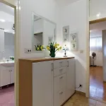 Spacious 2-bedroom Near Center - Nata Lägenhet