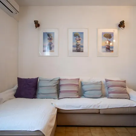 Lägenhet Spacious 2-bedroom Near Center - Nata *