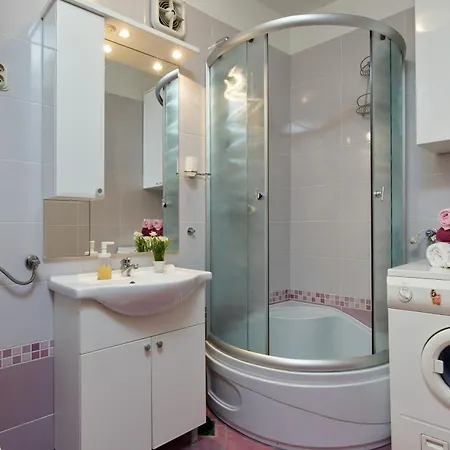 Spacious 2-bedroom Near Center - Nata 斯普利特