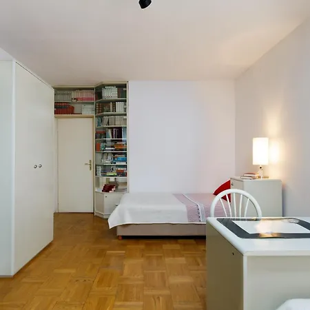 Spacious 2-bedroom Near Center - Nata * スプリト