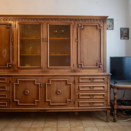 Spacious 2-bedroom Near Center - Nata Appartement