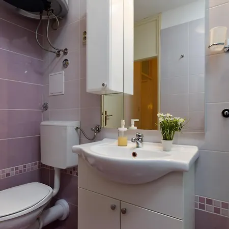 아파트 Spacious 2-bedroom Near Center - Nata *