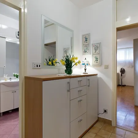 Spacious 2-bedroom Near Center - Nata 아파트